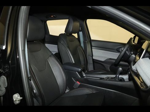 Used 2023 Jeep Compass Latitude AWD/4WD image 29