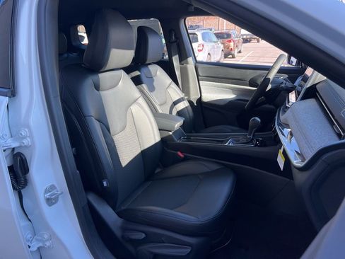 New 2026 Jeep Compass Latitude AWD/4WD image 22