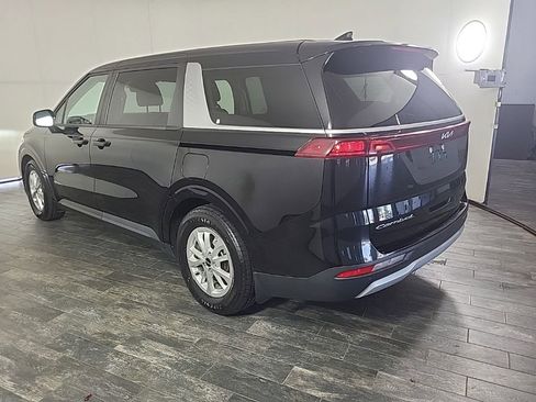 Used 2022 Kia Carnival LX image 10