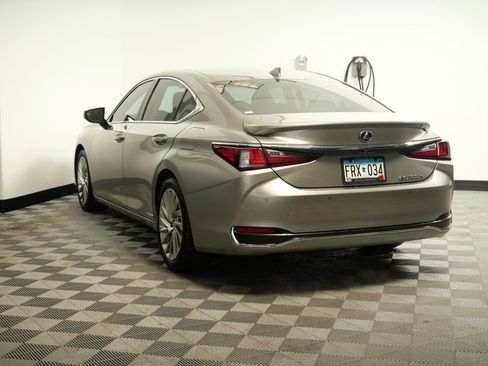 Used 2020 Lexus ES 300h w/ Accessory Package 2 image 6