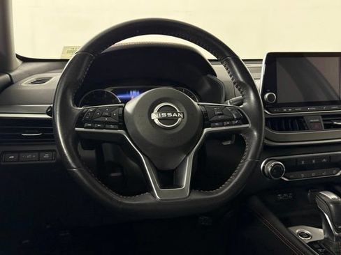 Used 2023 Nissan Altima 2.5 SR FWD image 16