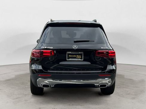 Used 2025 Mercedes-Benz GLB 250 4MATIC image 4