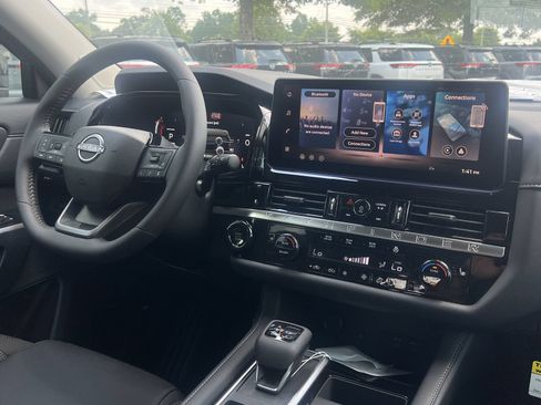 New 2026 Nissan Pathfinder SL w/ SL Premium Package FWD image 3