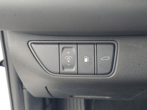 Used 2025 Genesis G70 2.5T RWD image 24