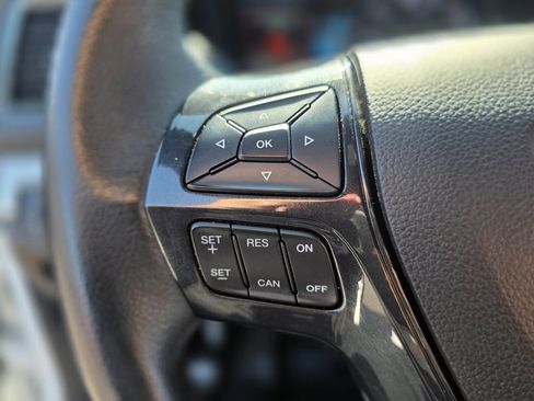 Used 2018 Ford Explorer XLT w/ Equipment Group 201A FWD image 25