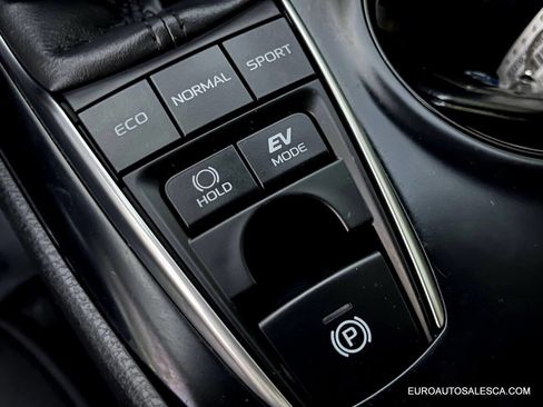 Used 2019 Toyota Camry LE image 25