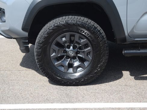 Used 2021 Toyota Tacoma SR5 w/ Trail Edition image 27