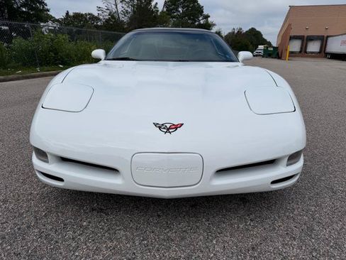 Used 1998 Chevrolet Corvette Coupe RWD image 32