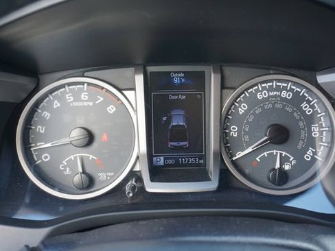 Used 2018 Toyota Tacoma SR5 RWD image 12