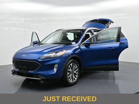 Used 2022 Ford Escape Titanium w/ Class II Trailer Tow Package AWD/4WD image 25