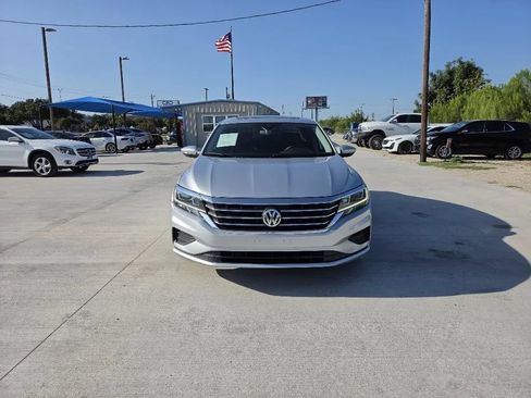 Used 2021 Volkswagen Passat 2.0T SE FWD image 2