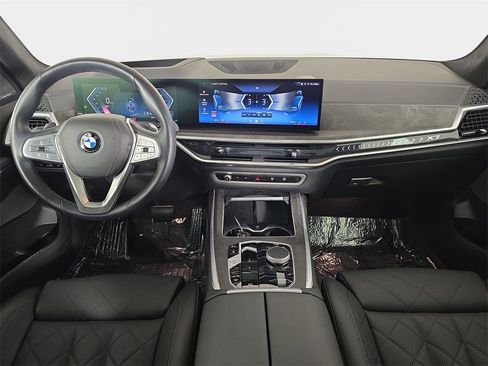 Certified 2024 BMW X7 xDrive40i w/ Premium Package image 11