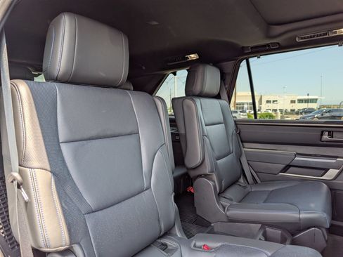 Used 2026 Toyota Sequoia Platinum AWD/4WD image 31