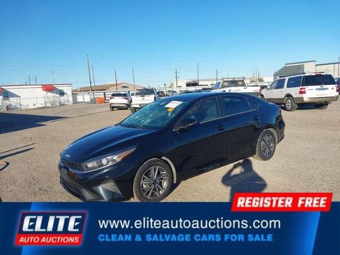 Used 2022 Kia Forte LXS w/ LXS Technology Package image 4