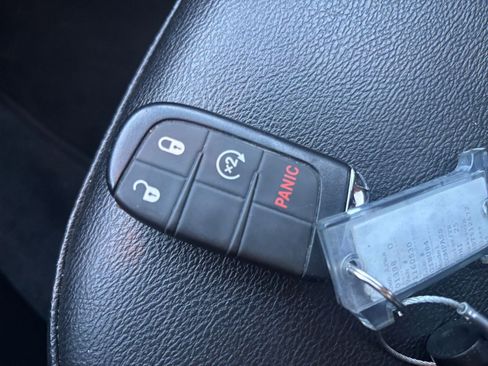 Used 2025 Jeep Compass Limited image 23