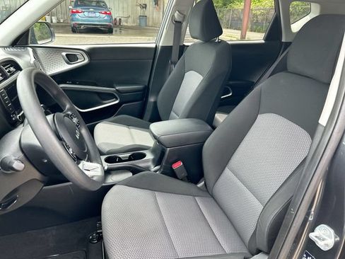 Used 2024 Kia Soul LX w/ Option Group 015 FWD image 17