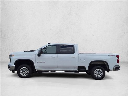 Used 2025 Chevrolet Silverado 2500 LT w/ Convenience Package AWD/4WD image 8