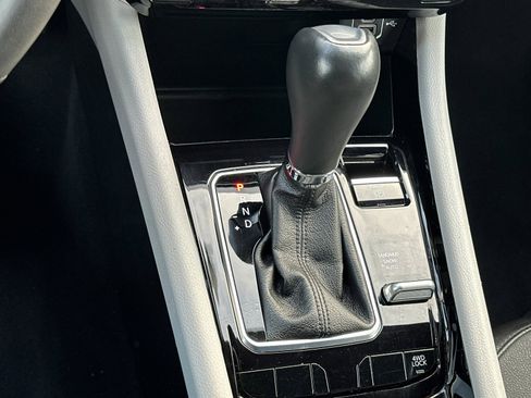 Used 2023 Jeep Compass Limited image 21