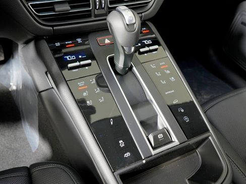 New 2026 Porsche Macan Turbo image 29