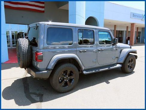 Used 2023 Jeep Wrangler Unlimited Sahara AWD/4WD image 7