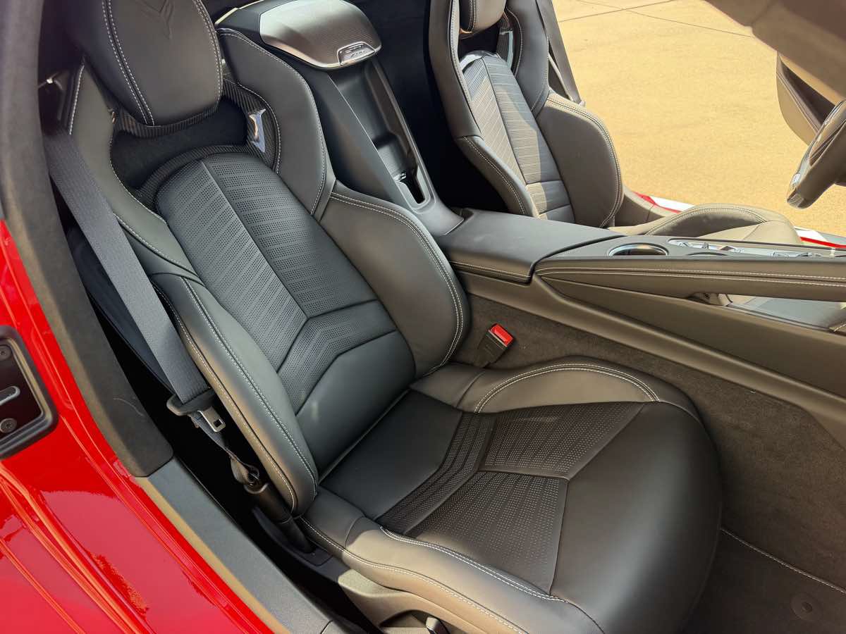 Used 2026 Chevrolet Corvette Z06 RWD image 13