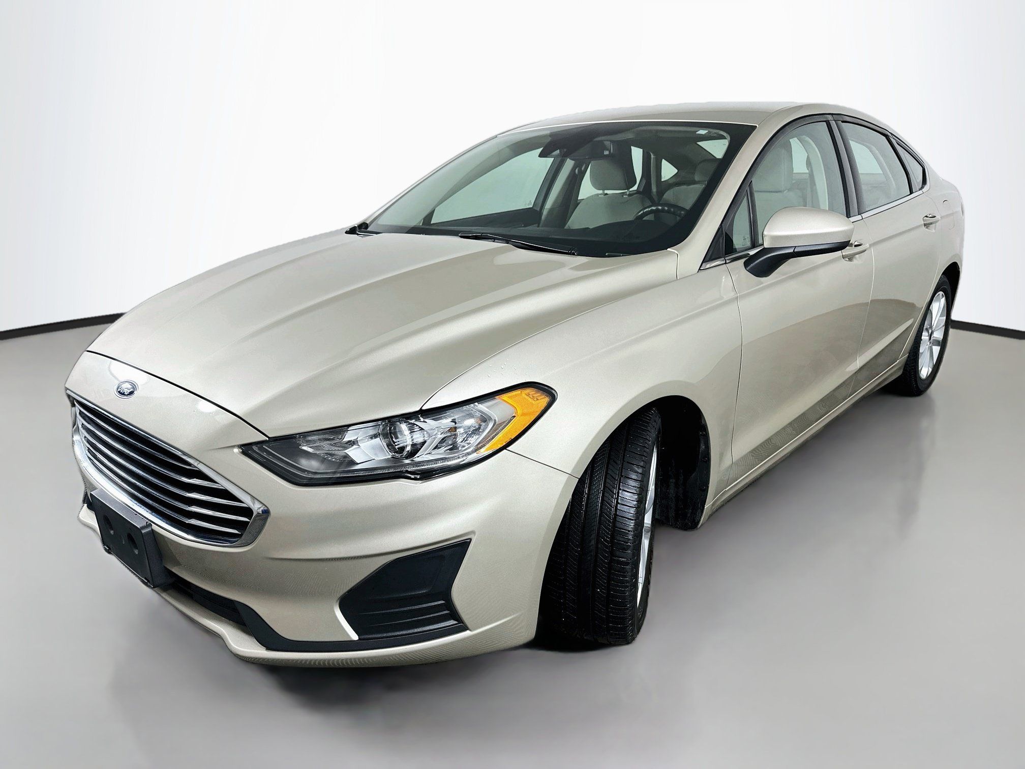 Used 2019 Ford Fusion SE FWD image 3