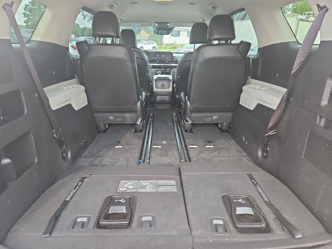 Used 2022 Kia Carnival LX FWD image 9