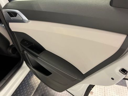 Certified 2025 Volkswagen Taos SE image 13