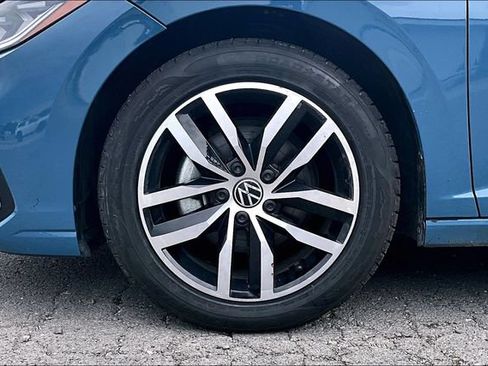 Used 2025 Volkswagen Jetta SE FWD image 33