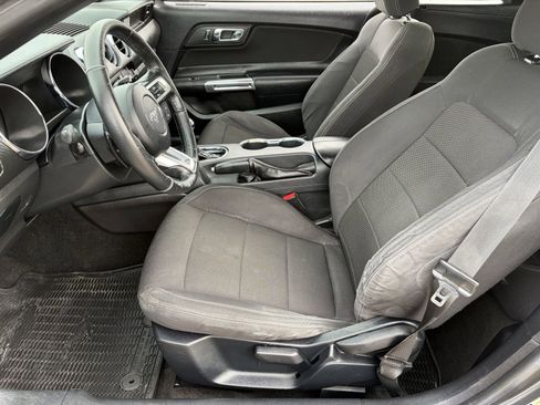 Used 2016 Ford Mustang Convertible image 21