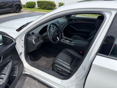 Used 2019 Honda Accord Touring image 4
