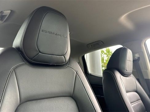 Used 2021 GMC Canyon Denali image 16