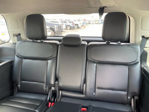 Certified 2025 Ford Expedition Platinum AWD/4WD image 17