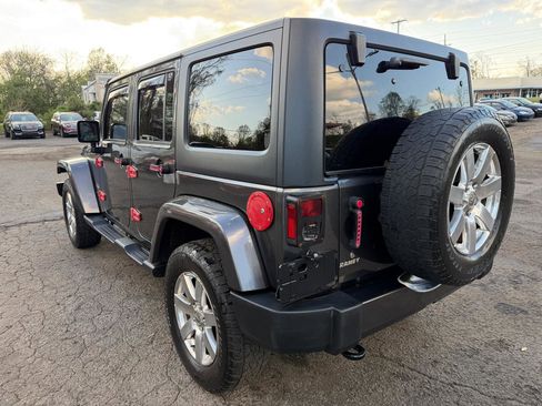 Used 2017 Jeep Wrangler Unlimited Sahara image 7