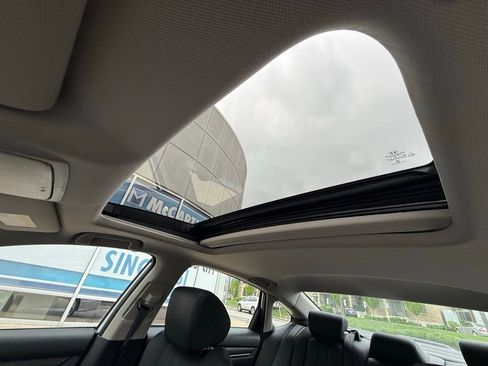 Used 2018 Honda Accord Touring image 5
