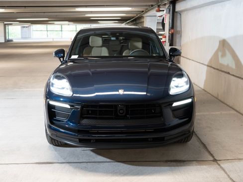 Certified 2023 Porsche Macan AWD/4WD image 6