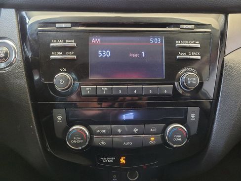Used 2016 Nissan Rogue SV FWD image 25