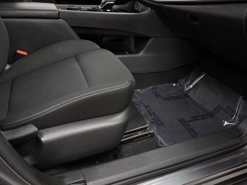 Used 2025 Nissan Rogue S image 46