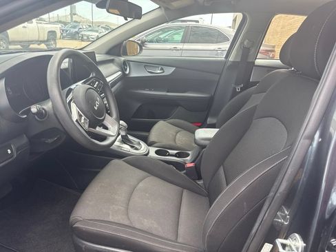 Used 2023 Kia Forte LXS w/ LXS Technology Package FWD image 7