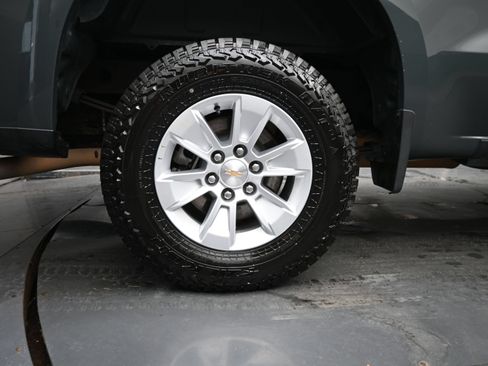 Used 2025 Chevrolet Silverado 1500 LT AWD/4WD image 11
