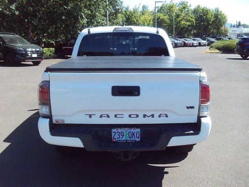 Used 2020 Toyota Tacoma TRD Sport AWD/4WD image 4