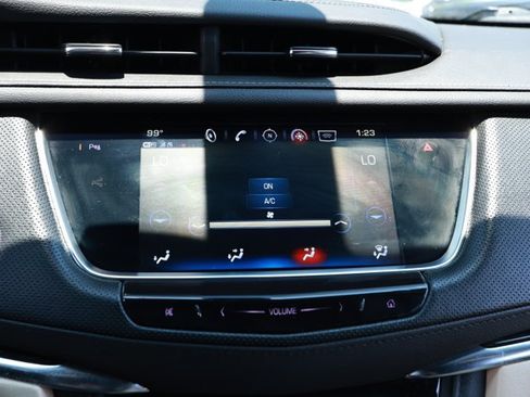 Used 2019 Cadillac XT5 FWD image 16