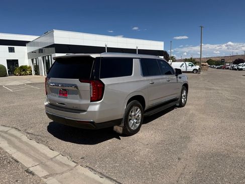 Used 2023 GMC Yukon XL SLT w/ SLT Luxury Package AWD/4WD image 5