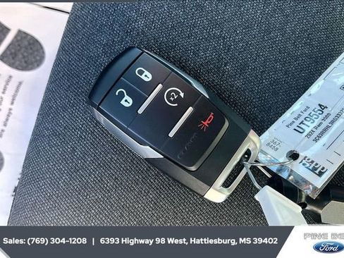 Used 2024 RAM 3500 Big Horn w/ Sport Appearance Package image 9