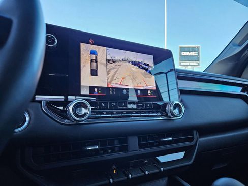 Used 2024 GMC Canyon Elevation w/ Elevation Premium Package image 16