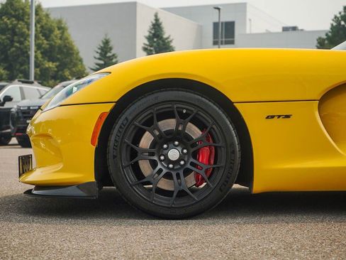 Used 2013 SRT Viper GTS w/ GTS Laguna Interior Pkg RWD image 5