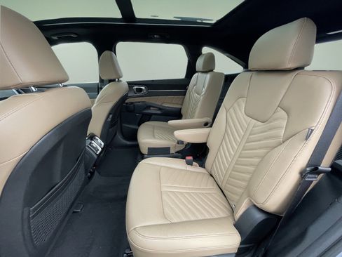 Used 2025 Kia Sorento SX Prestige w/ Olive Brown Leather Package AWD/4WD image 31