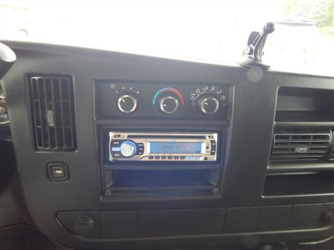 Used 2010 Chevrolet Express 3500 Extended RWD image 25