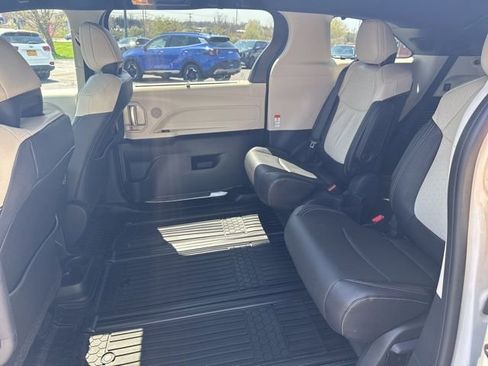 Used 2025 Toyota Sienna Limited AWD/4WD image 8