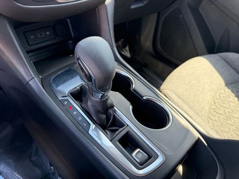 Used 2024 Chevrolet Equinox LT FWD image 31
